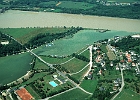 Wallsee, Ankerplätze in der Mündung der seeartigen Ausbuchtung desErlabachs, Donau-km 2093 : Schleuse, Mündung, Altarm
